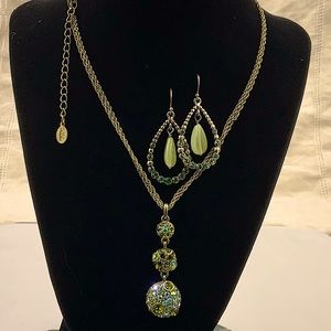 2028 18” Gold Necklace W/2” Ext. With (2”Lx1”W)Pendant W/Sparkling Crystals